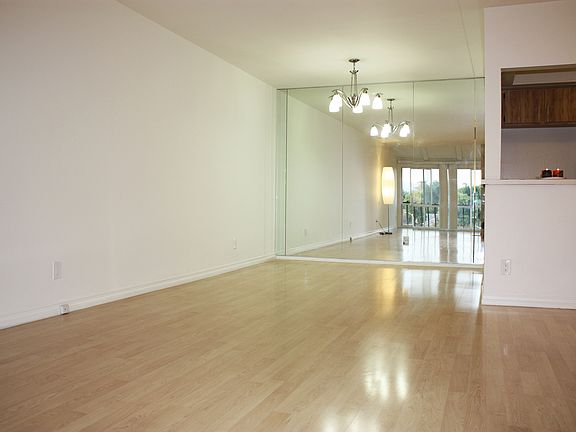 3rd image of 12720 Burbank Blvd Unit 303