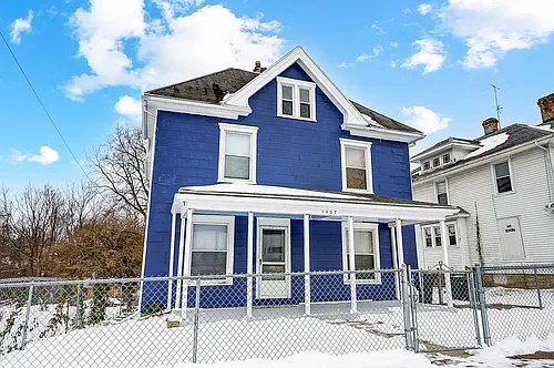 1407 Mound St Photo 1