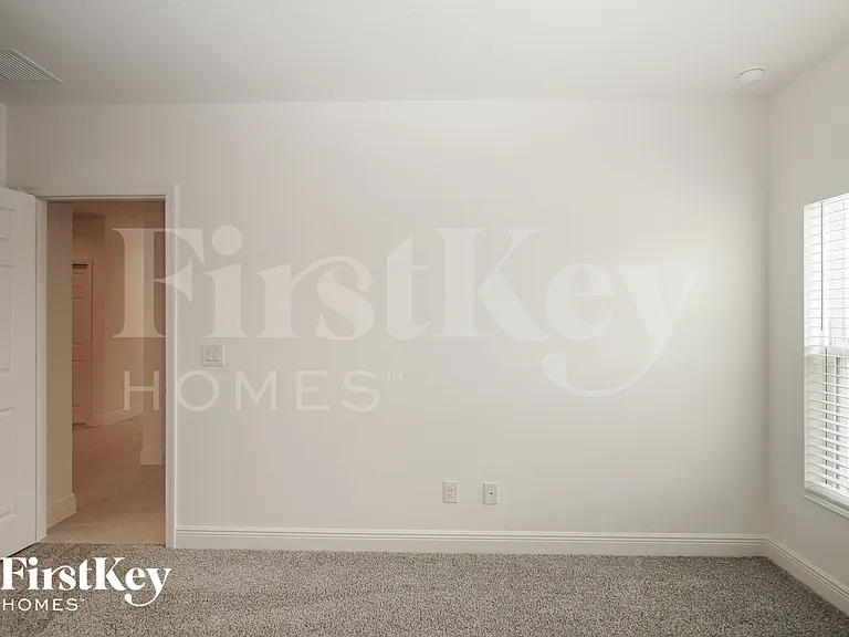 681 Blackstone St — Photo 13