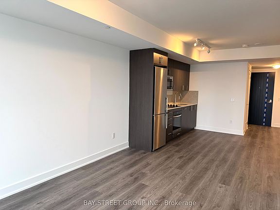5th image of 2545 Simcoe St N #1010