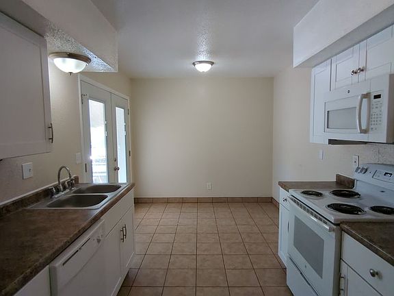 5th image of 3101 Ellis Ave #2