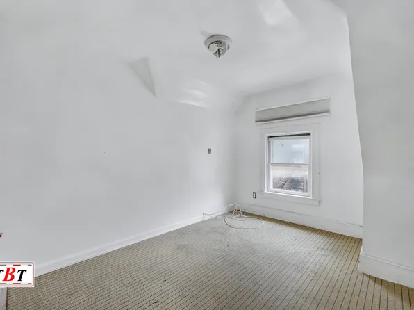 945 East 15th Street image 27 of 34