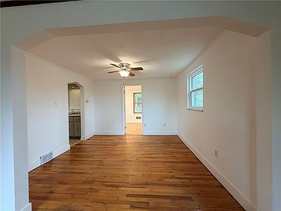 5th image of 1016 Old Washington Rd