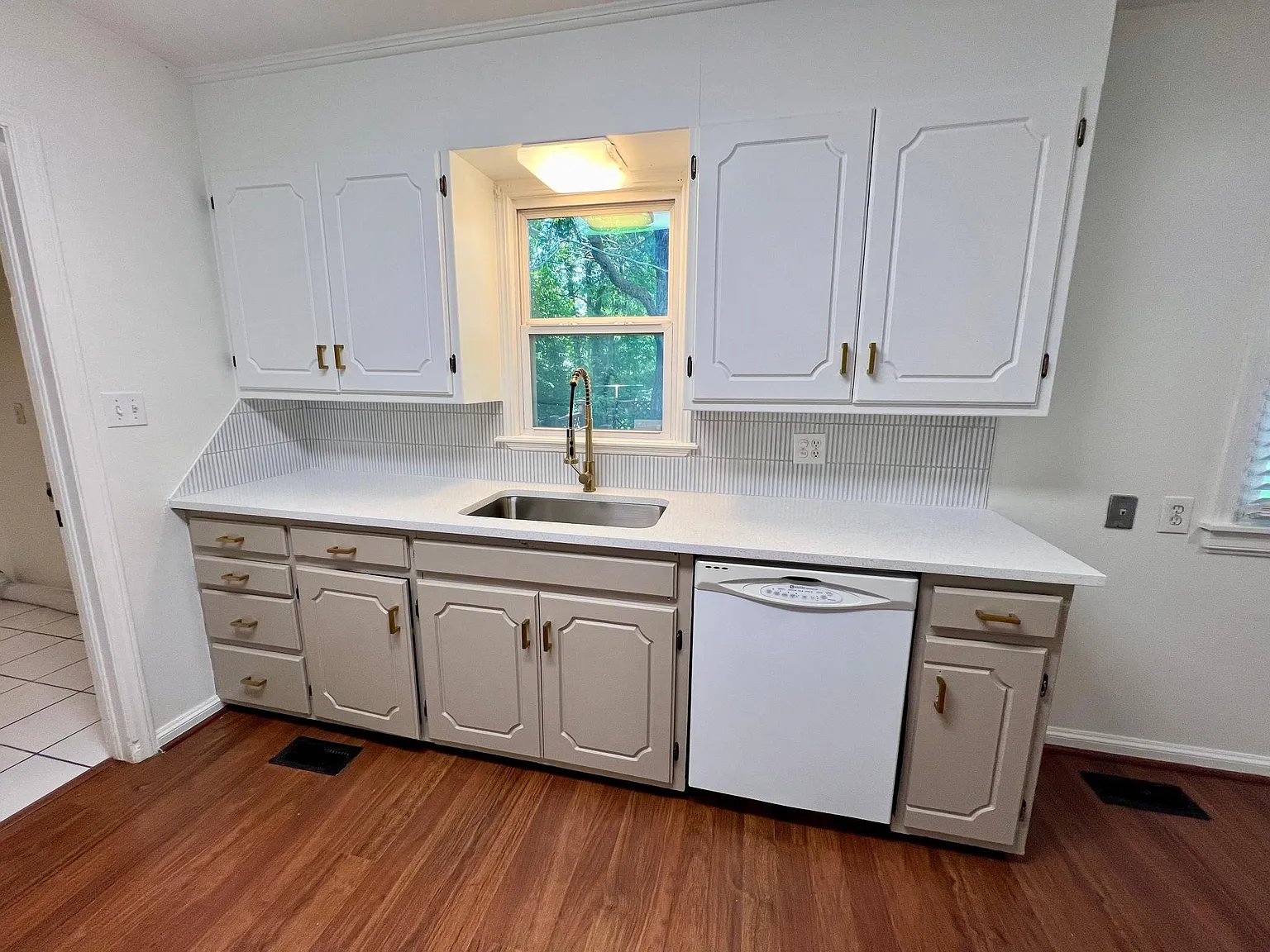 1201 W Brooks St — Photo 4
