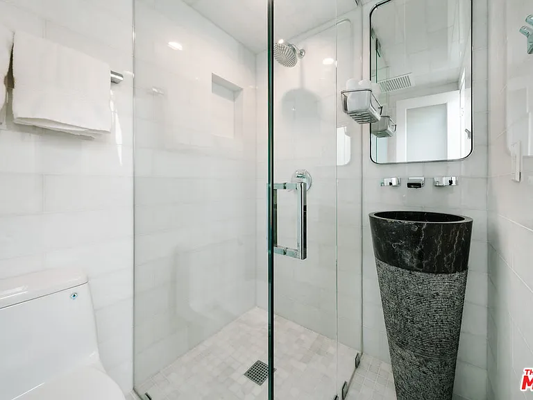 936 Palisades Beach Rd — Photo 14