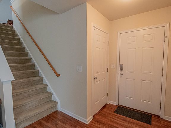 4th image of 105 Norwood Ct