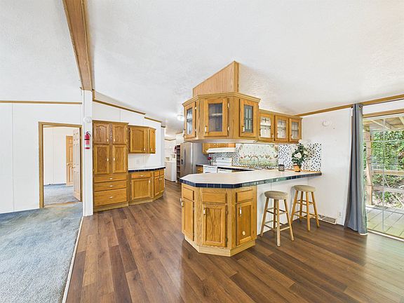 4th image of 6 Low Gap Rd