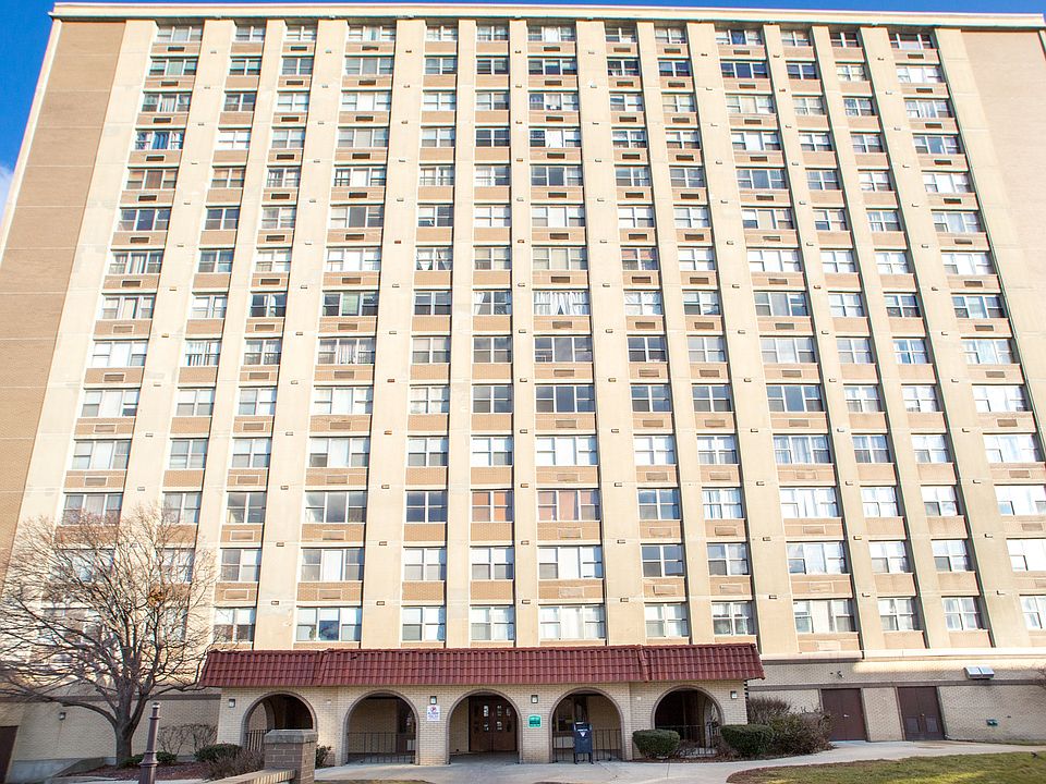 1st image of 4300 W Ford City Dr APT 706