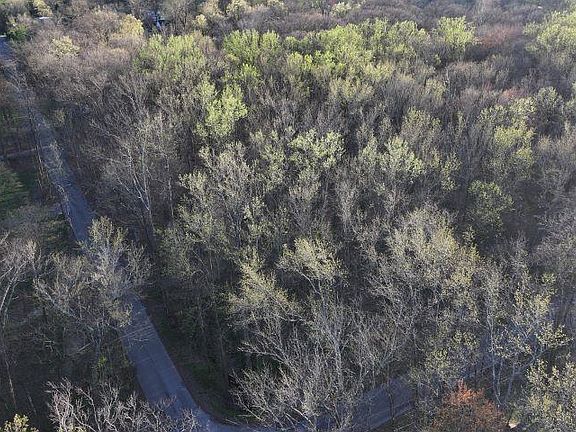 2nd image of 435 Hesmer Rd