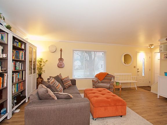 5th image of 2555 Elmwood Ave