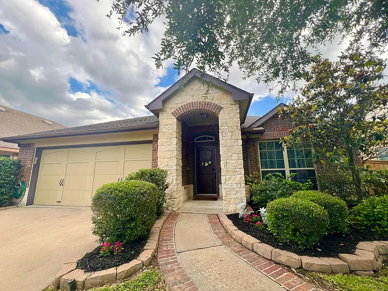 18315 W Williams Bend Dr — Photo 1