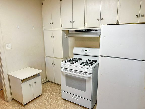 3rd image of 485 E 1st Ave
