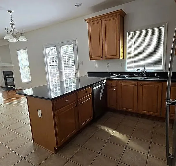 5591 Scotsview Dr — Photo 2