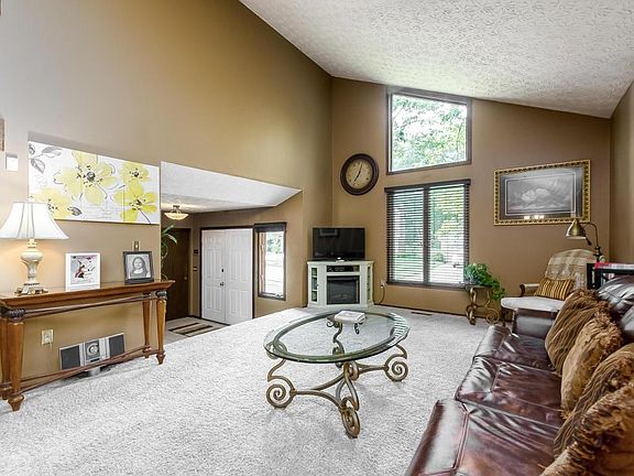 5th image of 1088 Bryan Dr