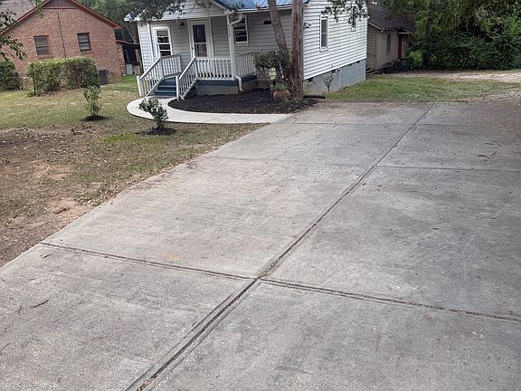 2nd image of 422 Hampton Rd