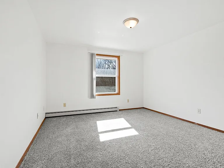 Roland Lane Apartments — Photo 14