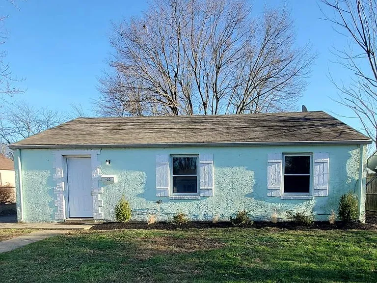 430 Howell Dr — Photo 1