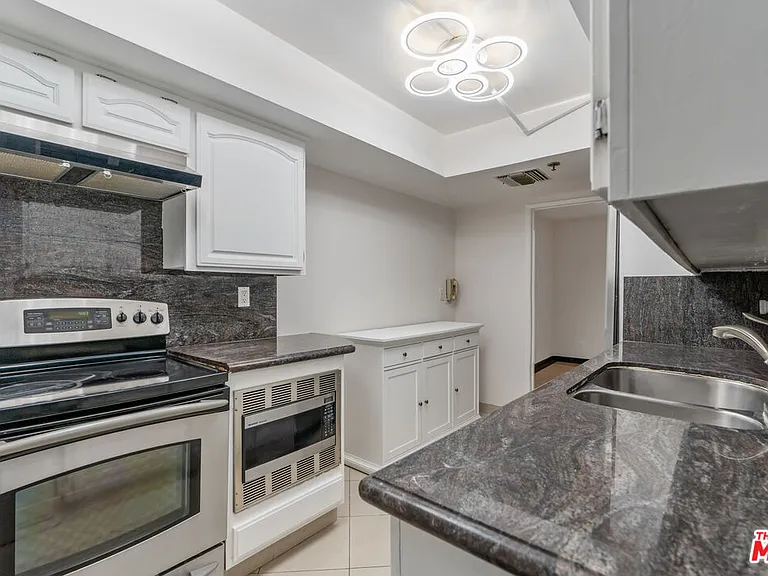 10660 Wilshire Blvd #703 — Photo 22