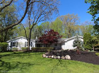 21201 Eastfarm Ln, Northville, MI 48167