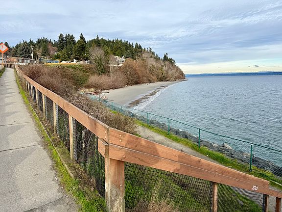 Short Paved Trail from Duplex to Public Beach next to Ferry Landing