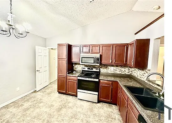 1460 Blue Brook Way — Photo 14