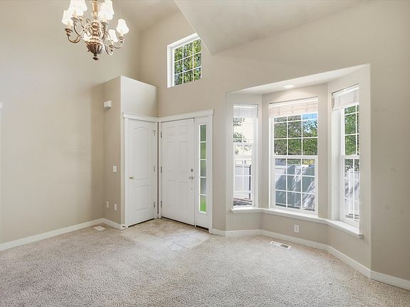 3rd image of 1040 N 130 W APT 100