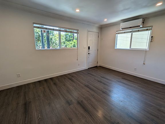 Entry/living room