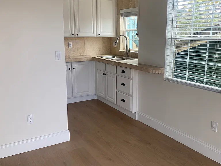 2410 Palm Dr #B — Photo 5