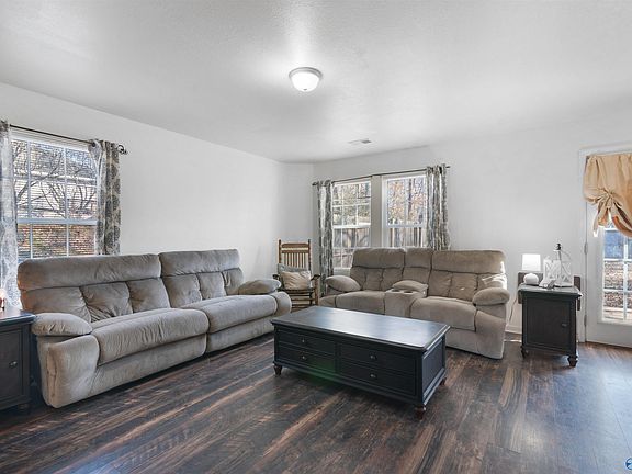 2nd image of 311 Jacks Rd