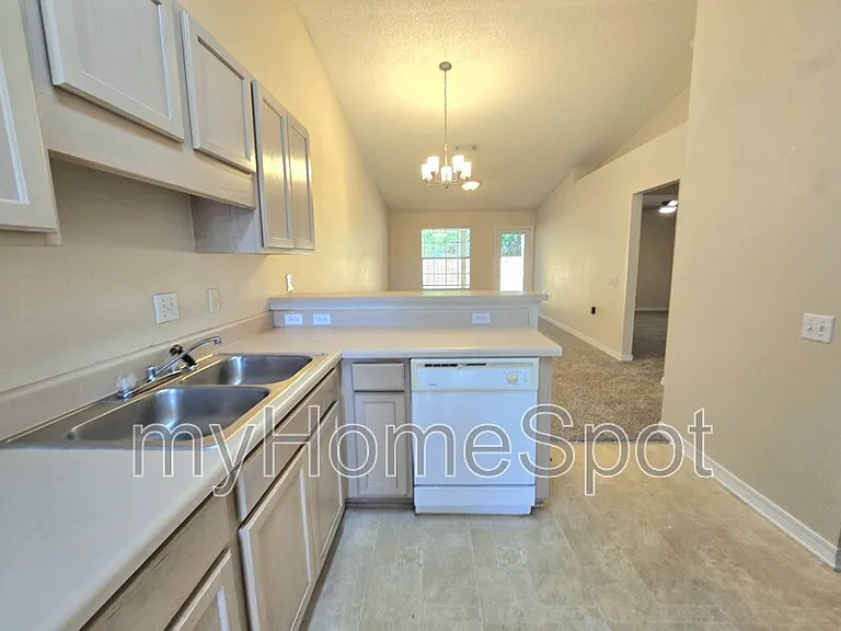 9580 Cobblebrook Dr — Photo 7