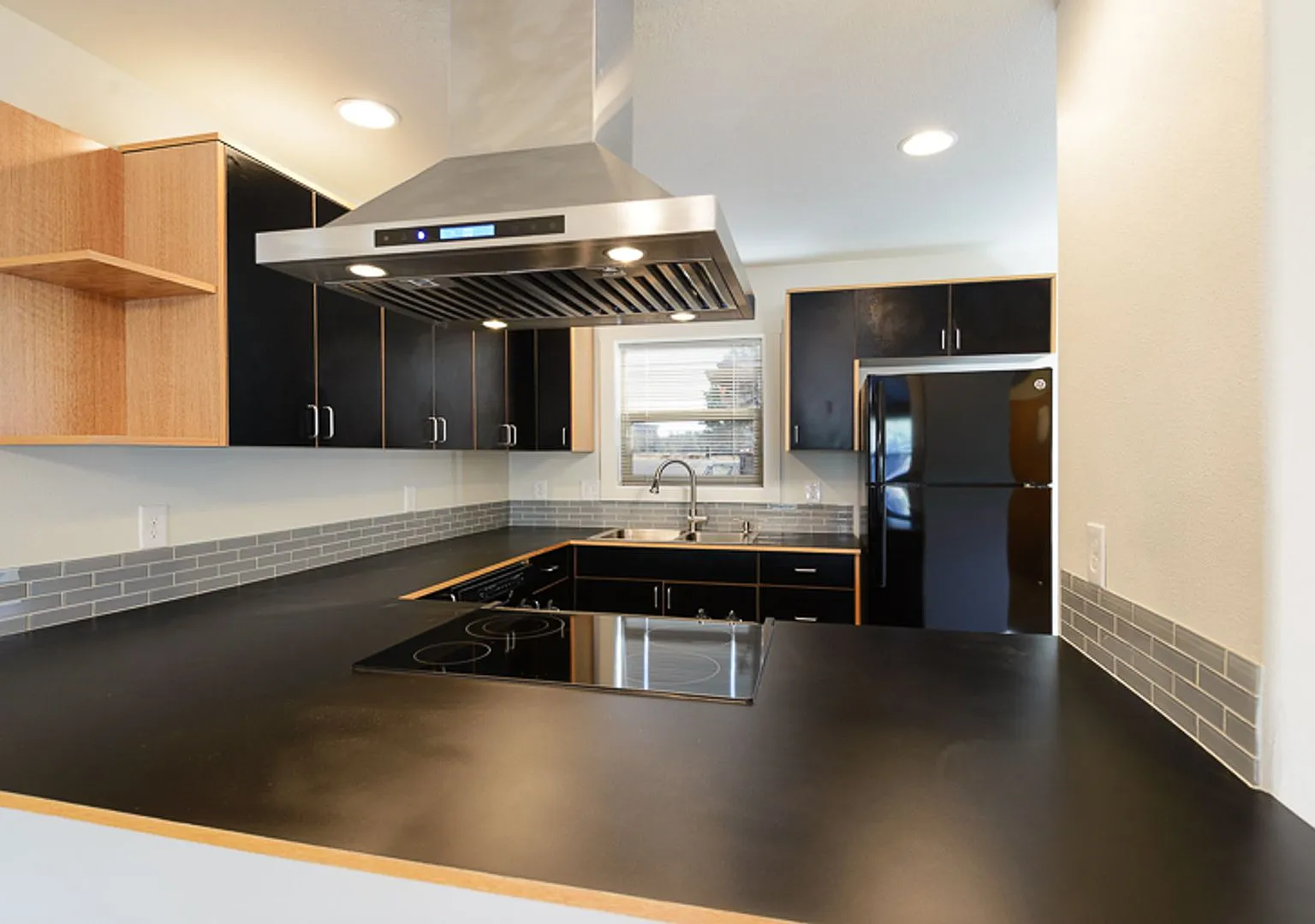 Updated 2 Bed/2.5 Bath Townhome Style Apartment Near St. Charles — Photo 1