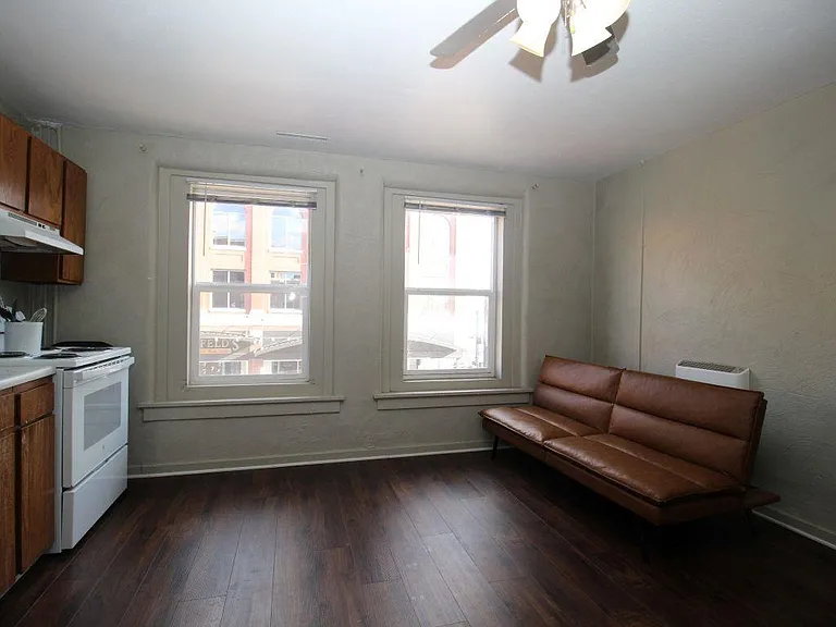 404 1/2 N Dewey St #11 — Photo 4