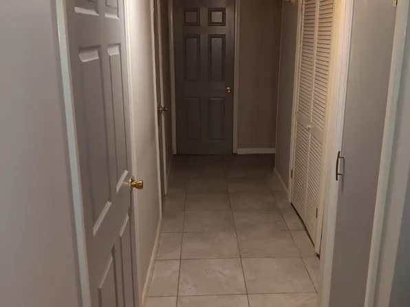 9811 Seaview Avenue image 13 of 28