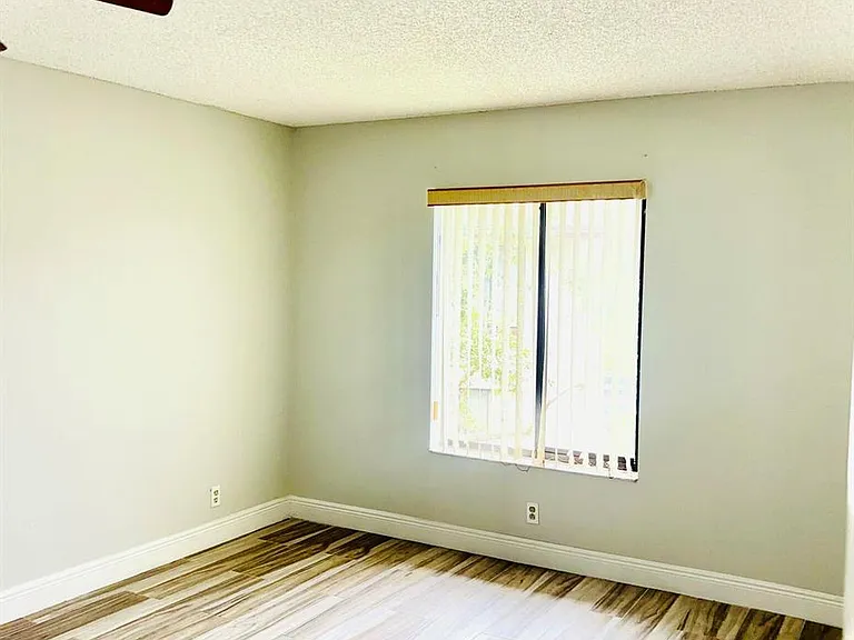 201 Foxtail Dr #H3 — Photo 16