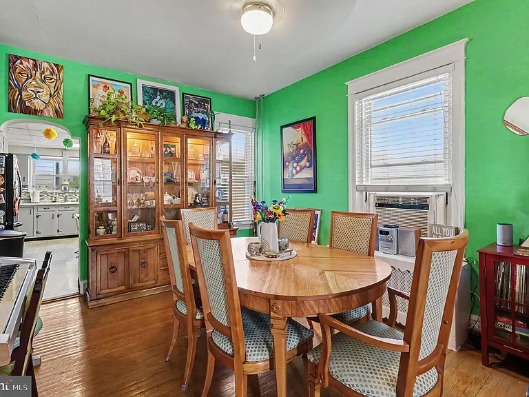 154 W Salaignac St — Photo 8