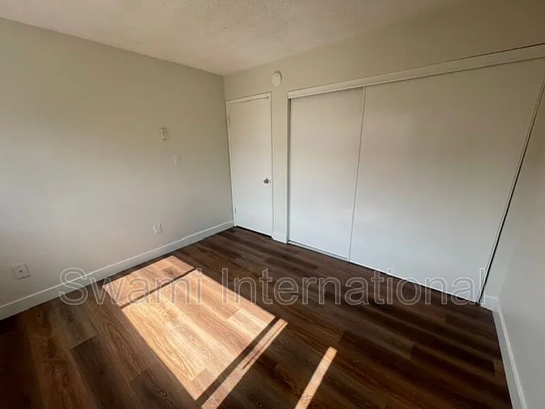 633 E 97th St #1 — Photo 17