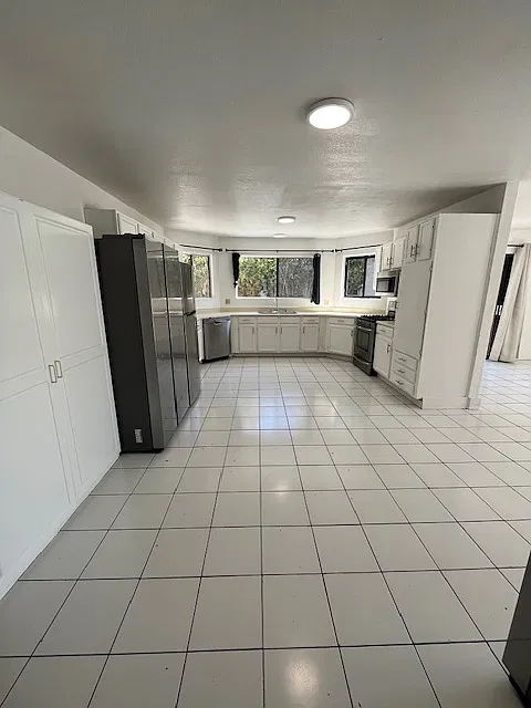6555 Segovia Rd — Photo 2
