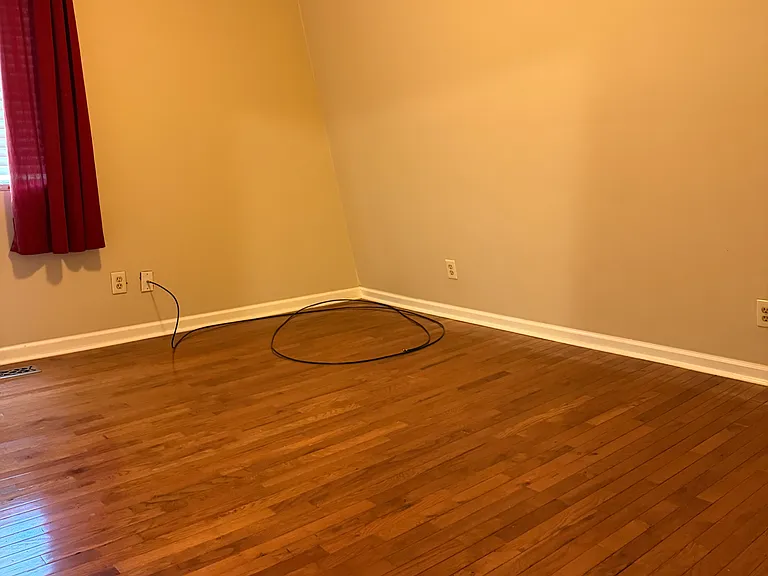 1016 Bryant Dr — Photo 4