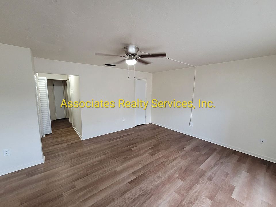 1st image of 3914 SW 26th Dr APT C