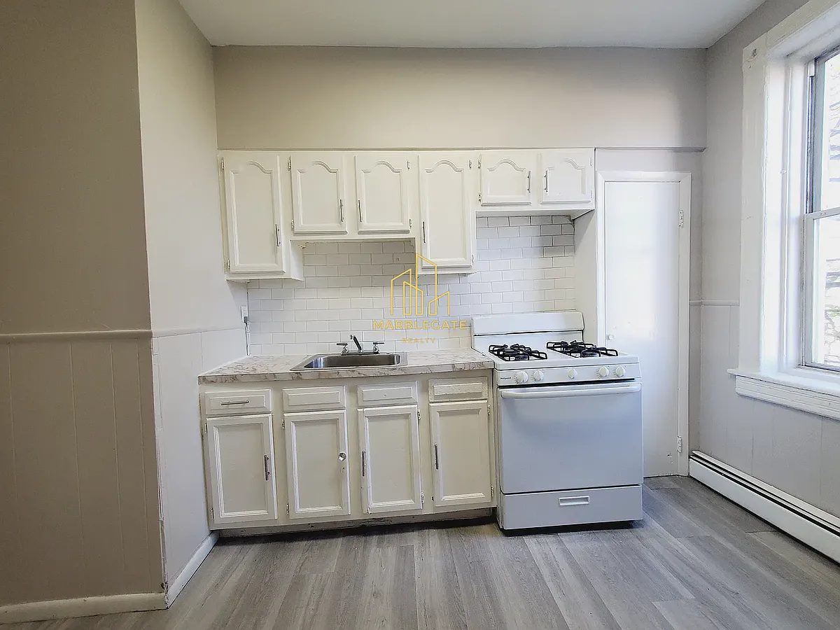 Building Photo - 89-91 E 25th St #133