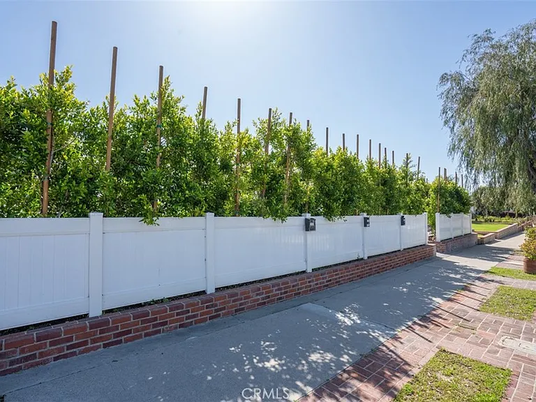 2848 N Frederic St — Photo 30
