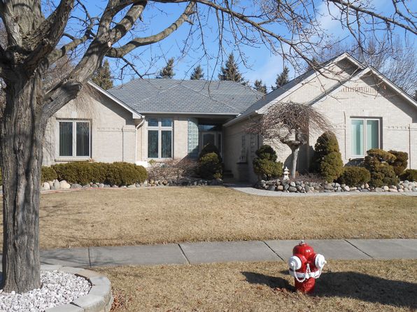 13267 Pearl Dr, Shelby Township, MI 48315
