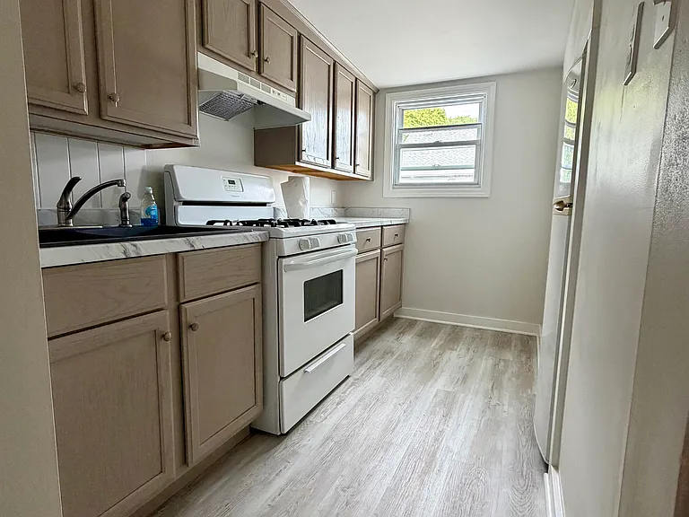 127 Brown St #3 — Photo 1