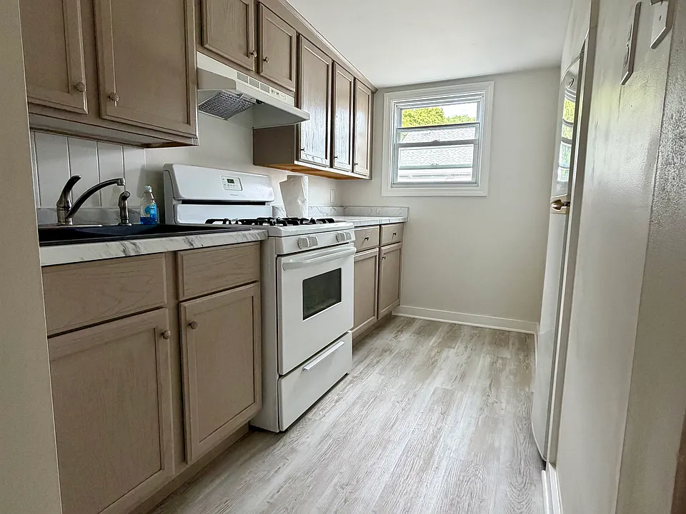 127 Brown St #3