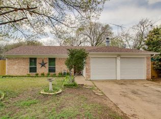 717 Poe St, Azle, TX 76020