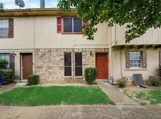 52 E Mountain Creek Ct, Grand Prairie, TX 75052