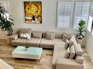 912 W Tribella Ct, Santa Ana, CA 92703