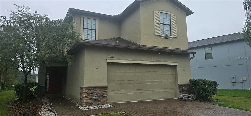 4 bed, 2.5 bath, 2820 sqft, $3,900 — Photo 3
