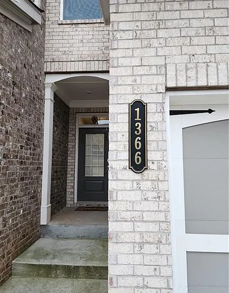 1366 Endicott Ct — Photo 5