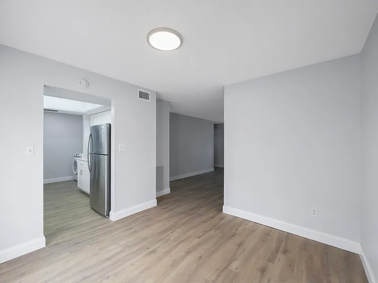 200 Westwood Ter N #122 — Photo 4